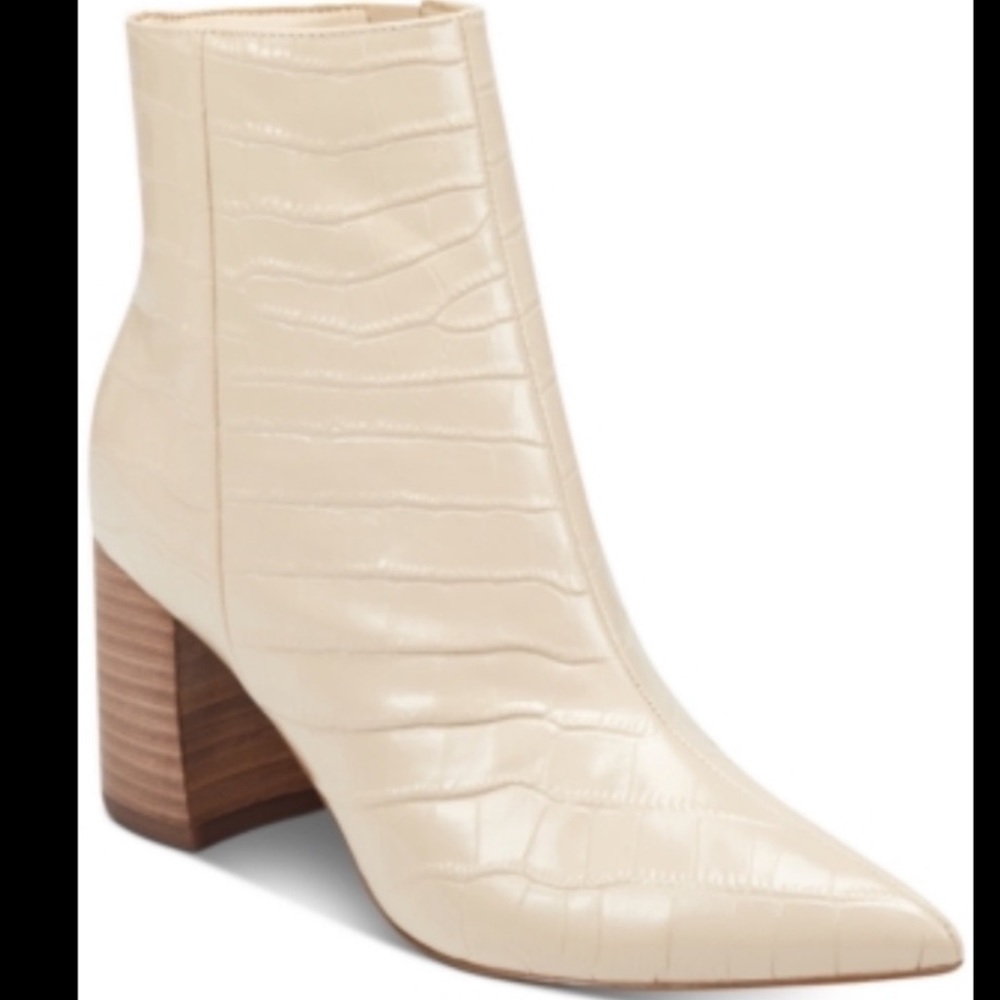 Marc Fisher size 10 Ivory Leather Booties